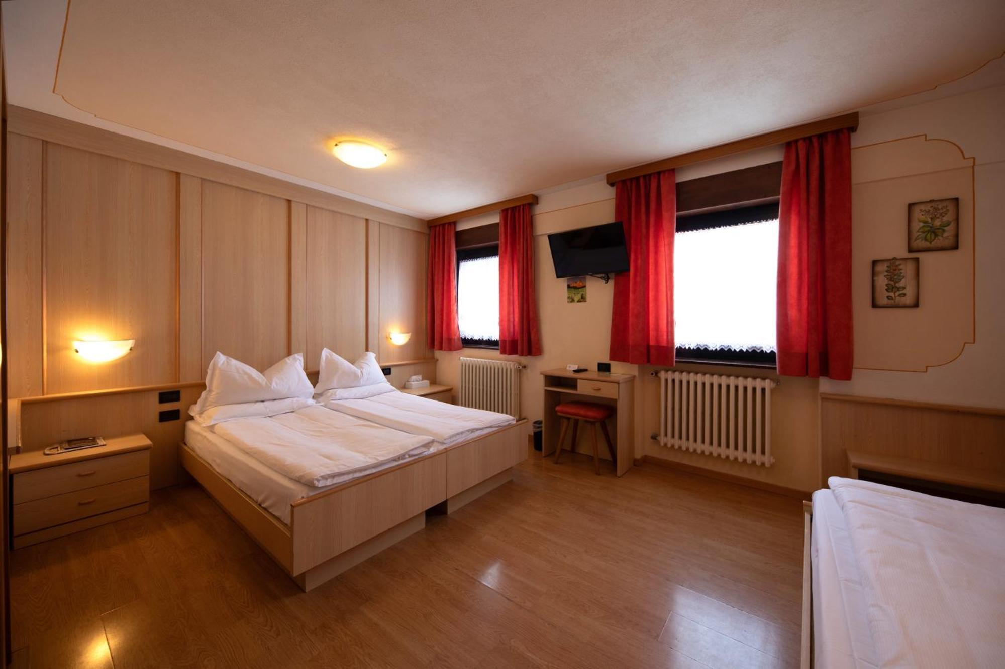 Albergo Venezia パッソ・ロッレ エクステリア 写真