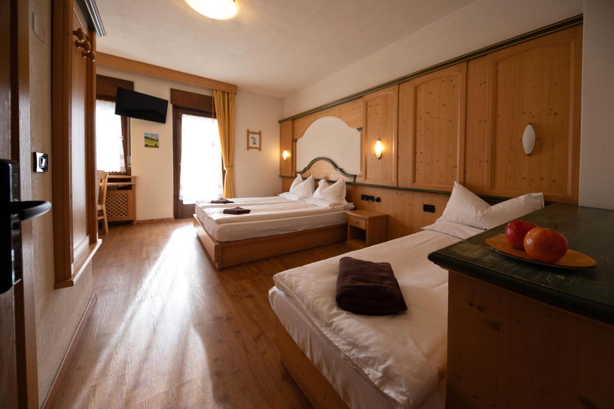 Albergo Venezia パッソ・ロッレ エクステリア 写真