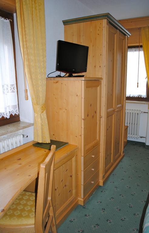Albergo Venezia パッソ・ロッレ 部屋 写真
